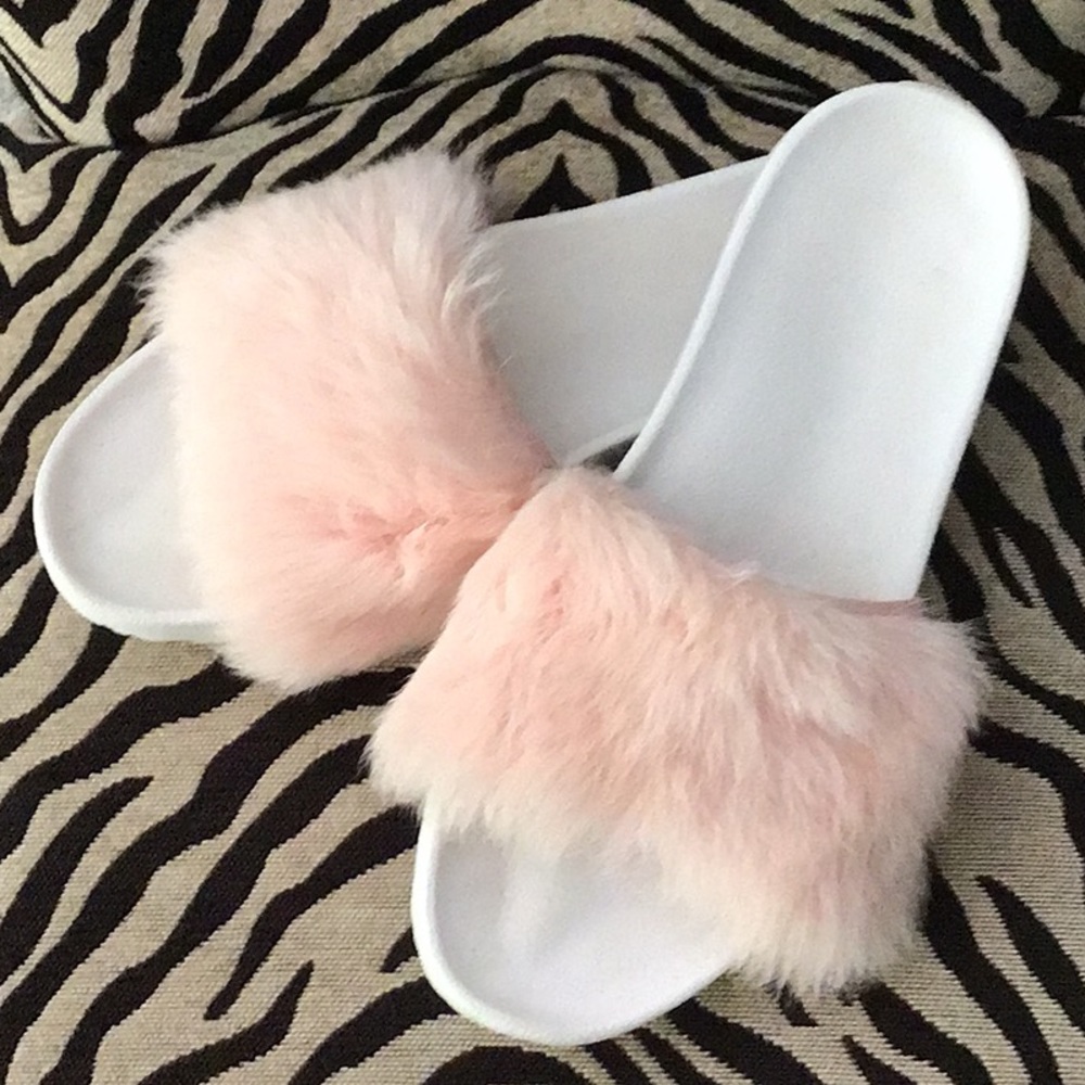 Like new Ugg slides